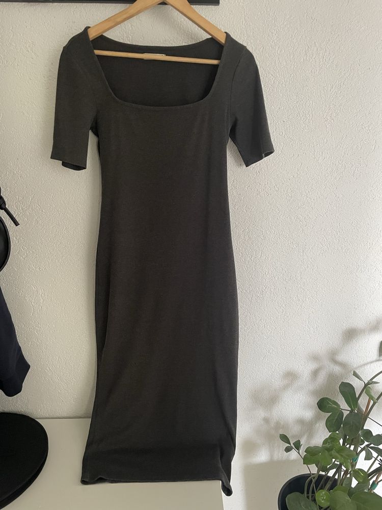 Sukienka RESERVED midi szara