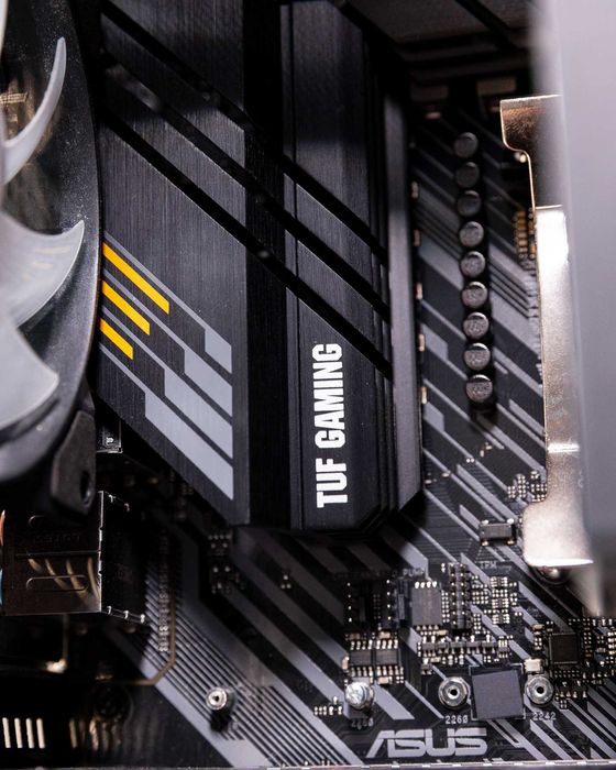 Komputer gamingowy, Ryzen 7 5700X, Sapphire RX 6800.