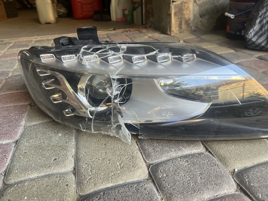 Фара Audi Q7 права під ремонт ціна договірна