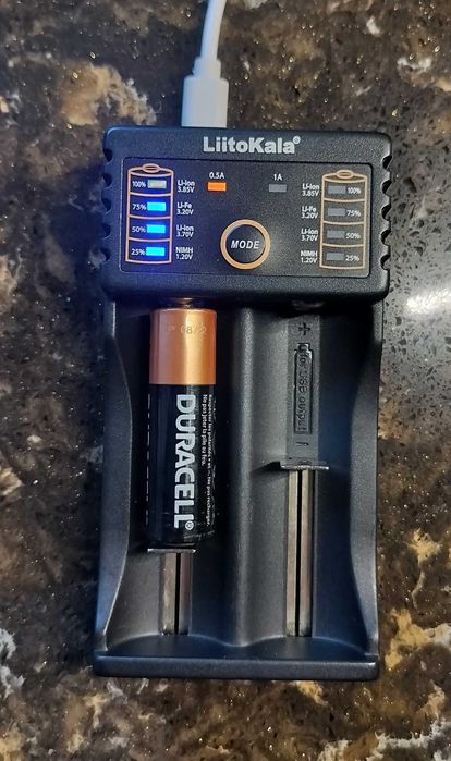 Зарядний пристрій LiitoKala Lii-202 для 18650, AA, AAA Li-Ion.