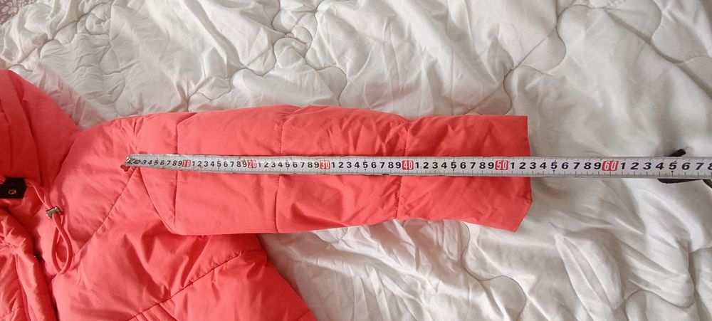 Помаранчевий жіночий пуховик