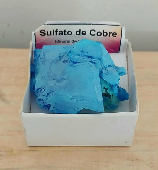 Pedra Natural de Mineral Sulfato de Cobre (Caixa: 4x4 com 3 cm de alt)