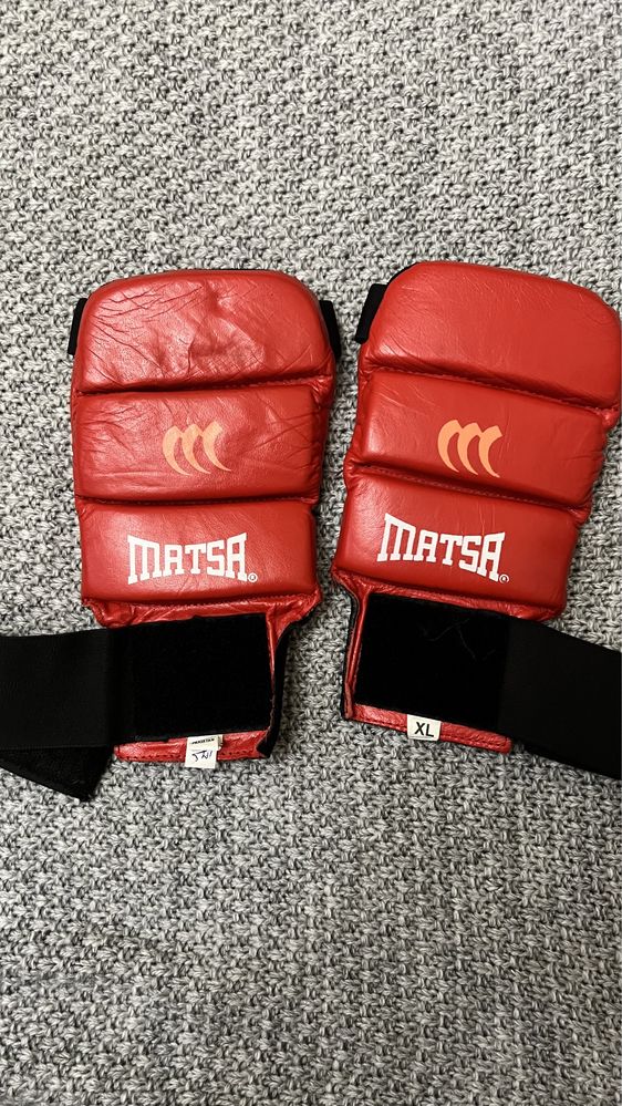 Накладные перчатки для карате Matsa