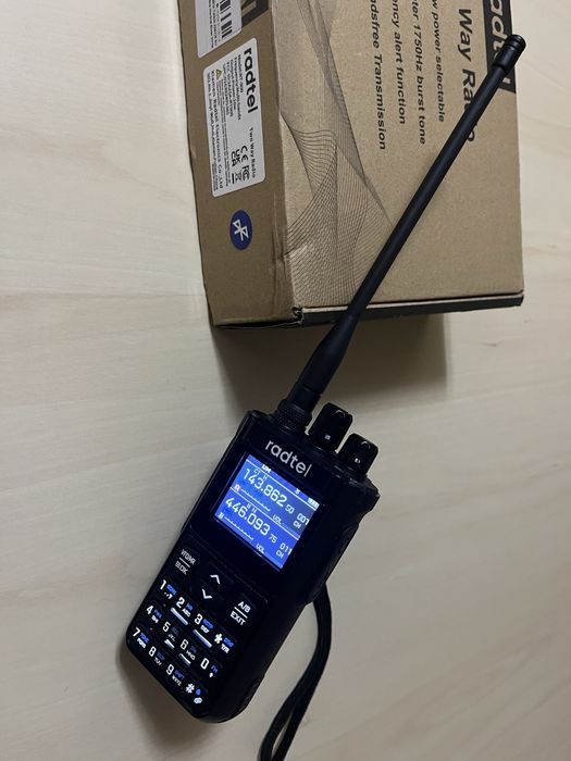 Walkie Talkie Radtel RT-900