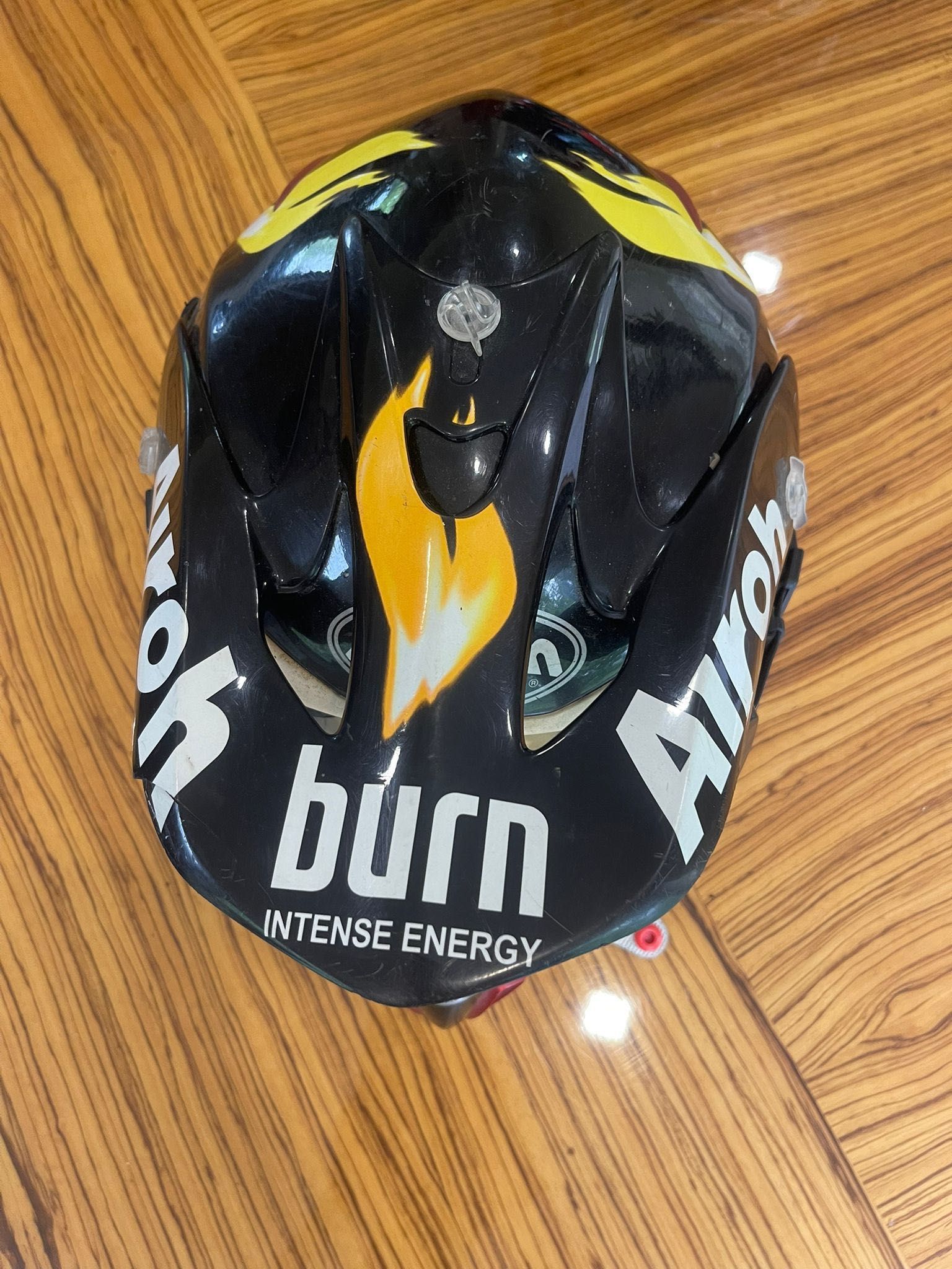 Capacete AIROH carbono c/ óculos L