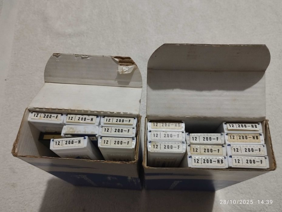 Caixas com minas de carvão