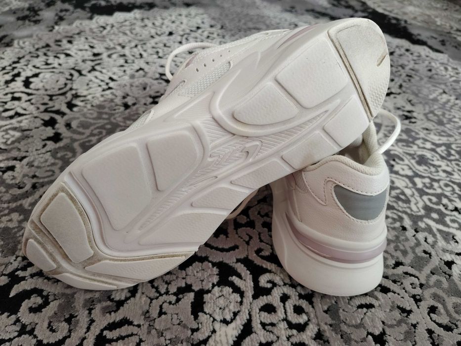 Жіночі кросівки весна, літо