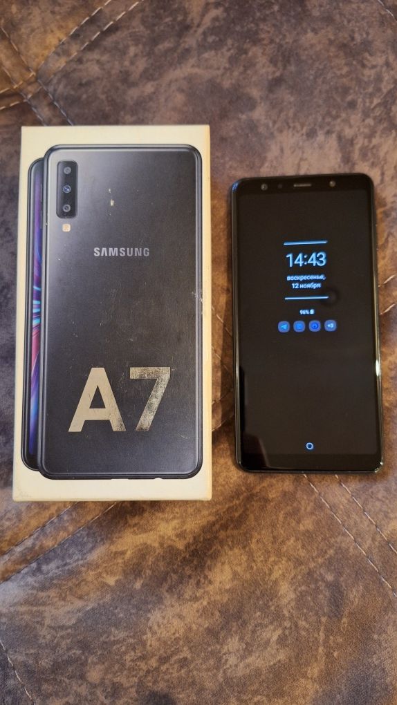 Продам телефон Samsung a7 4/64