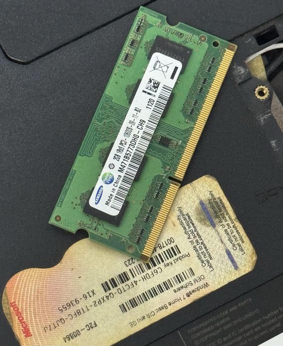 Ноутбук леново экран целый