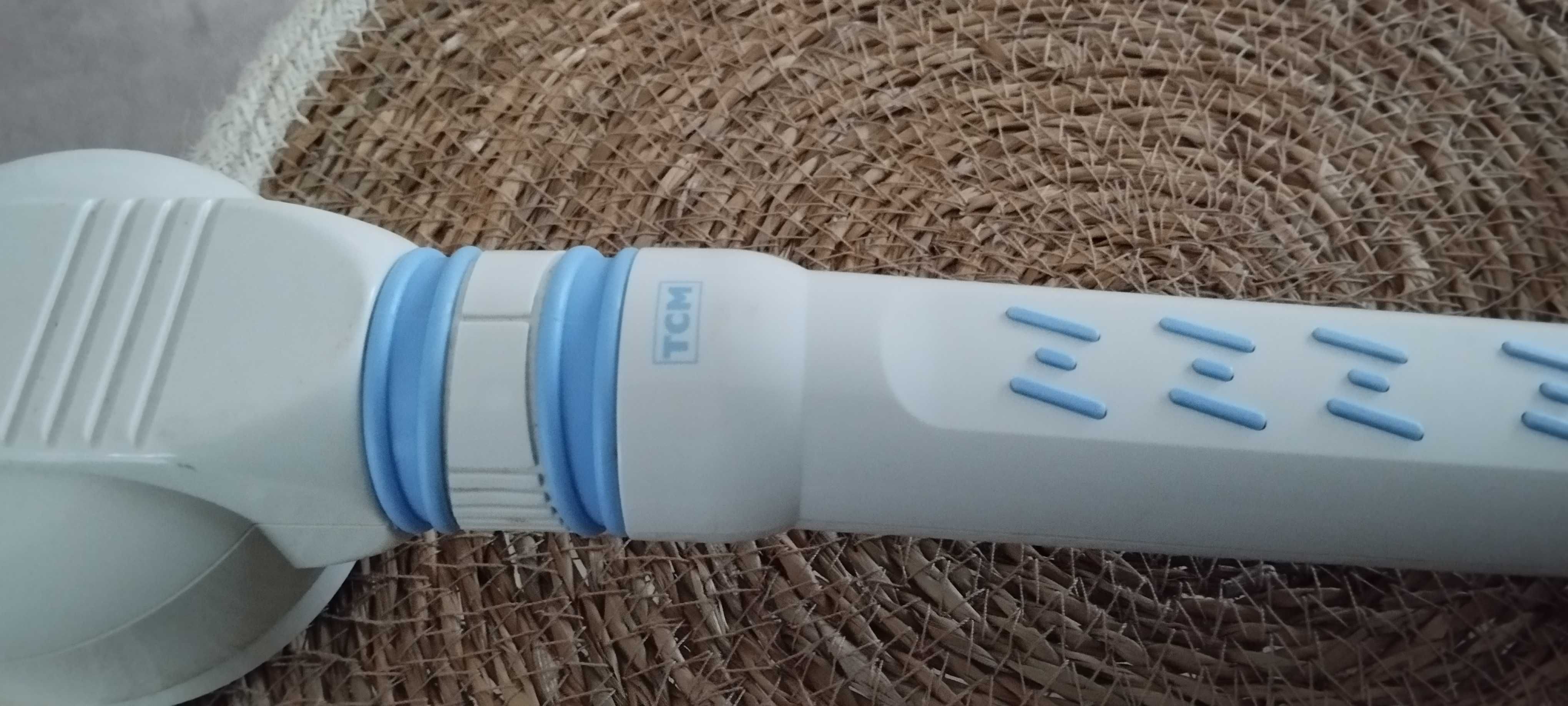 Masażer z lampą na podczerwień.