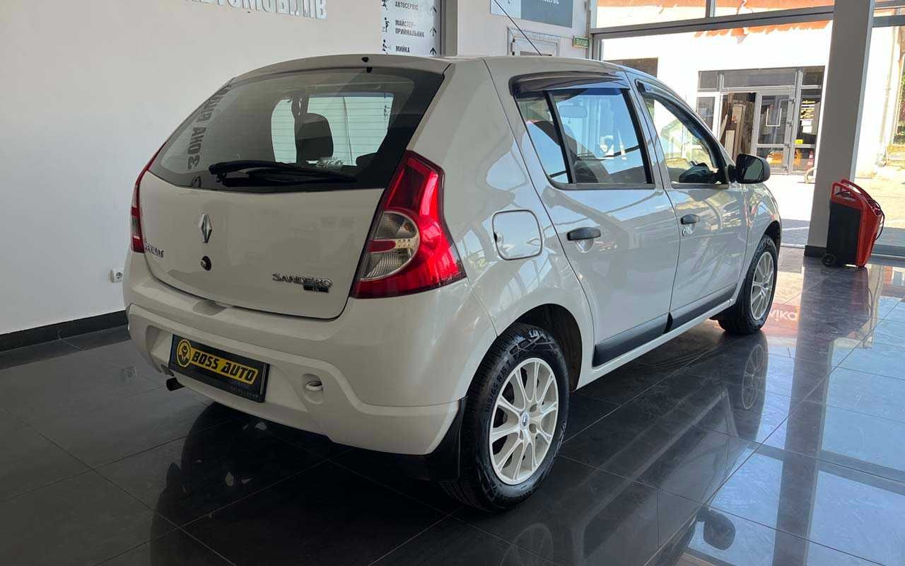 Renault Sandero 2011