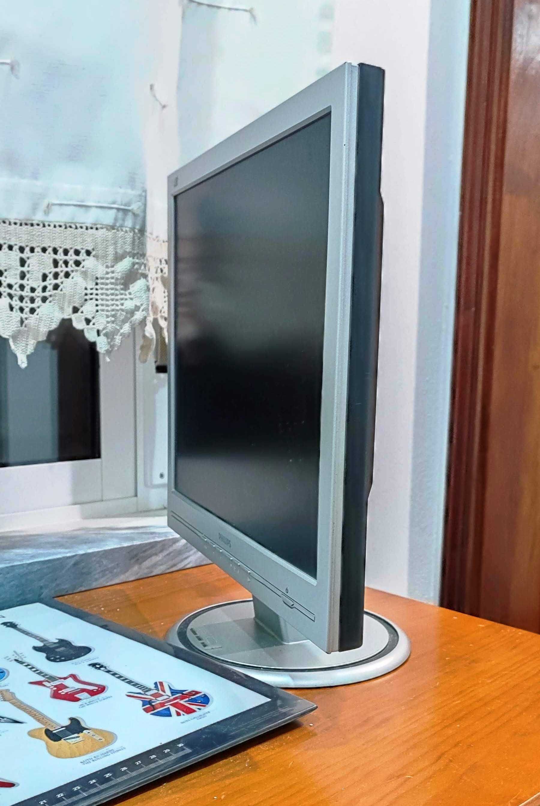 Monitores LCD Philips e HP Pavilion