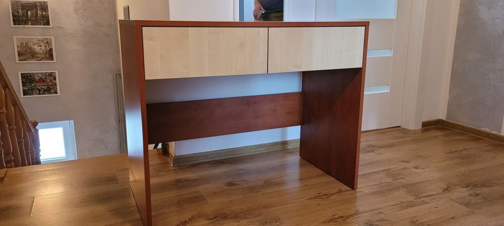 Stylowe biurko / toaletka – idealne do pracy i makijażu