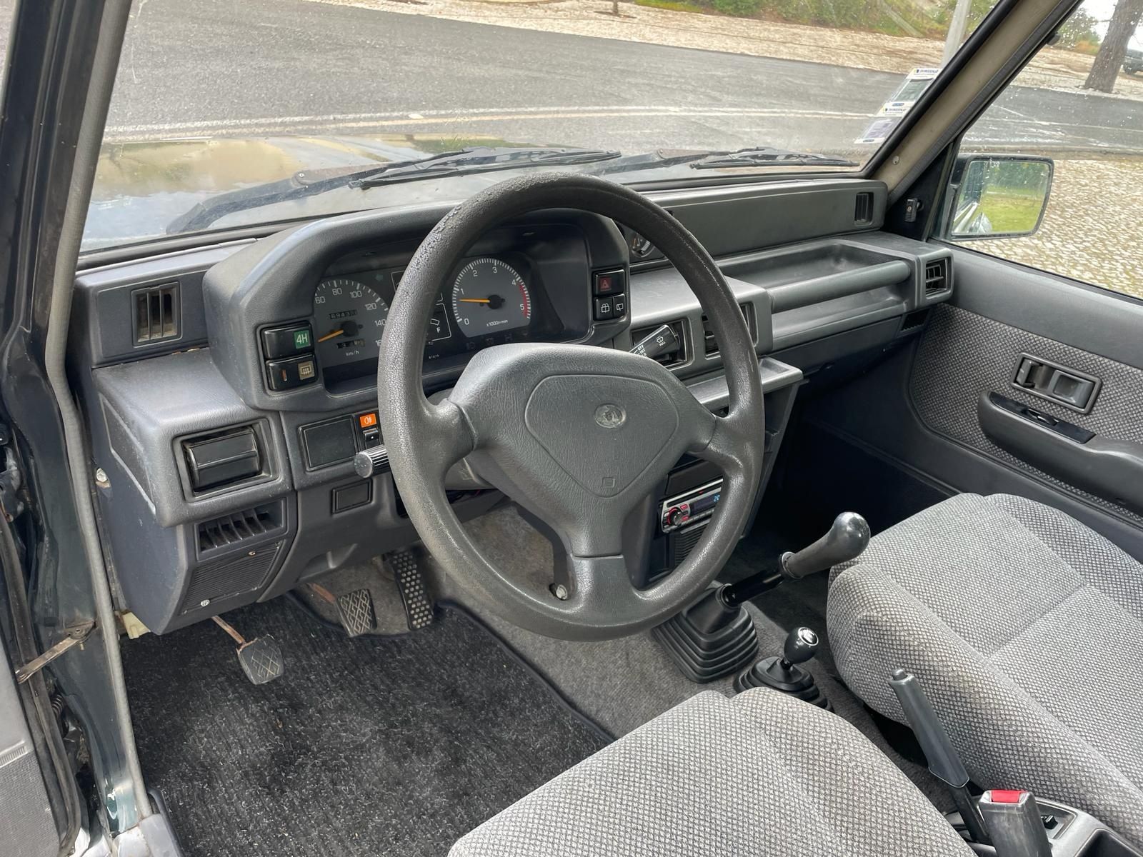 Vendo Daihatsu Rocky 2.8 TD 
Com apenas 200 000km, muito bom par