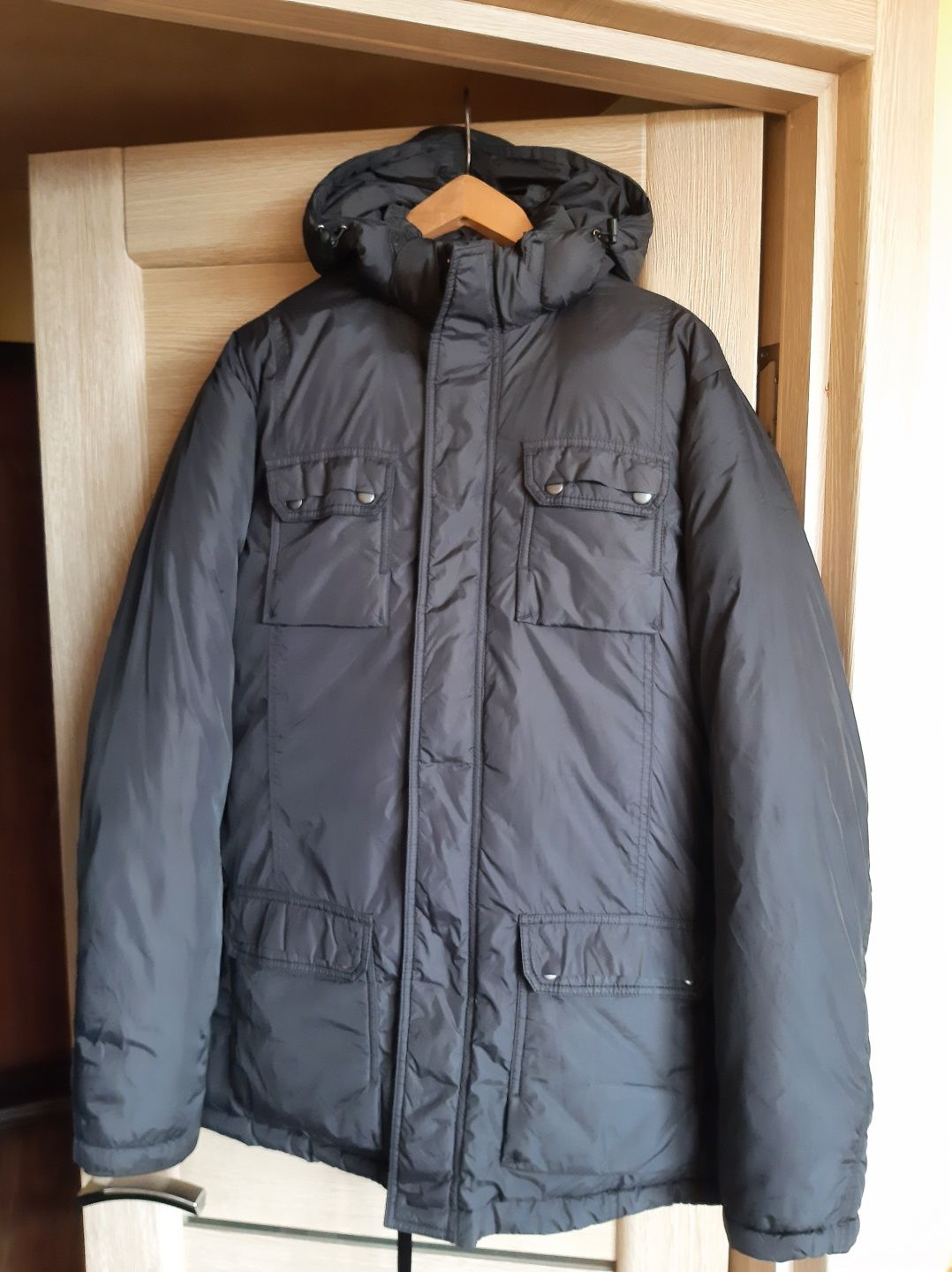 Продам Куртку черную,  мужскую, зимнюю 50-52 размер