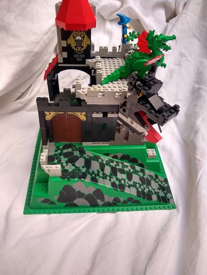 +50 zdjęć - Przebudowany Zamek Smoka 6082 LEGO Castle Forteca Rycerze