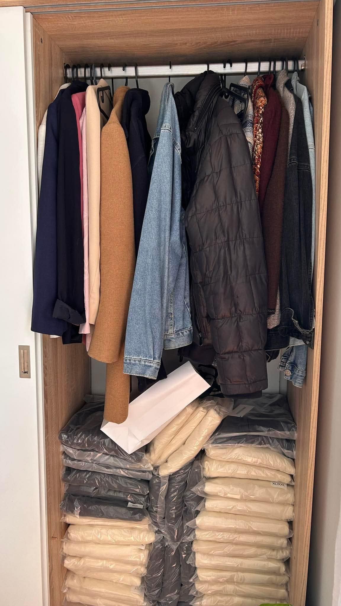 Roupeiro com duas portas da jom