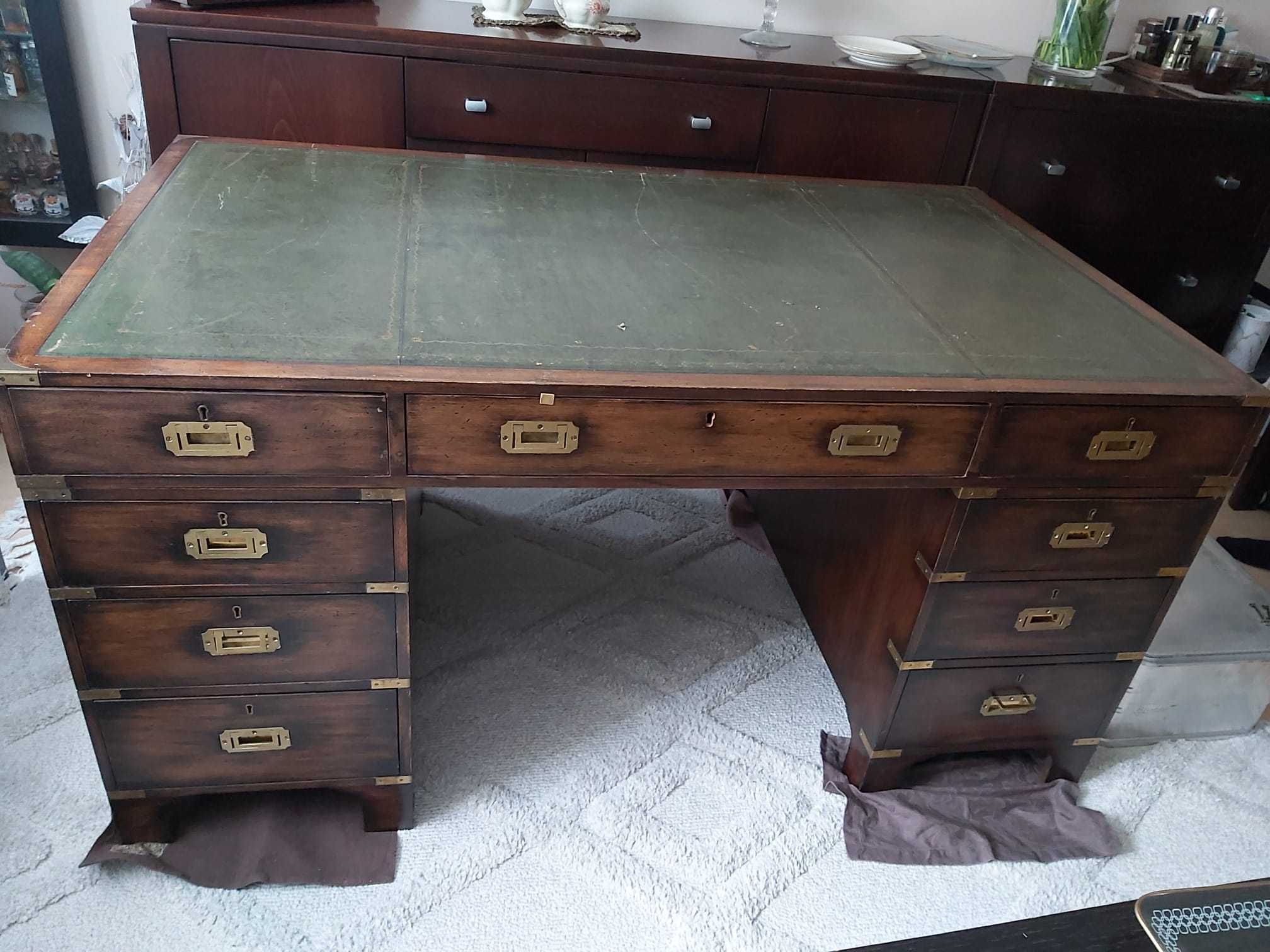 Stare antyczne biurko wojskowe