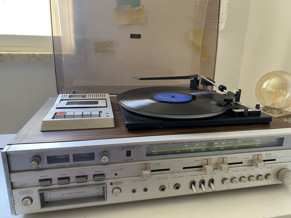 Gira Discos com rádio, leitor e gravador