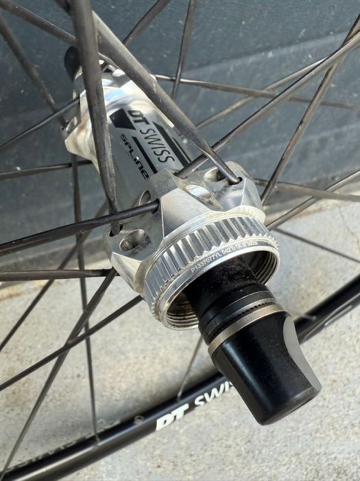 Koła DT Swiss Spline 700c 28” Centerlock Sztywne Osie Shimano Komplet