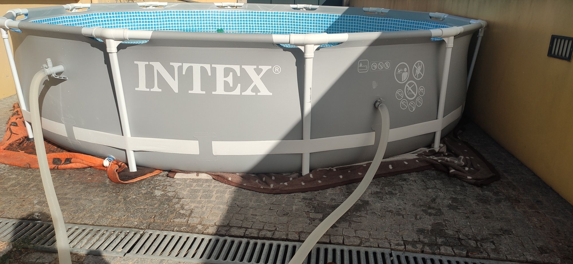 Piscina Intex 3,66m x 76cm com bomba e capa