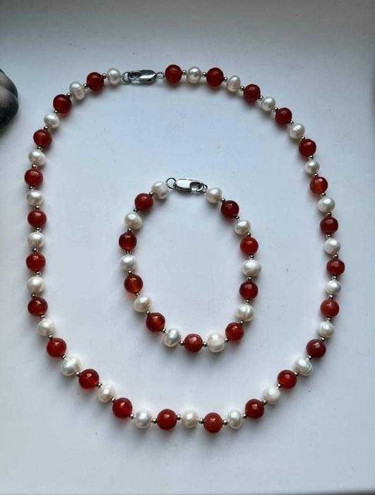 Красивый набор колье и браслет жемчуг и сердолик 45см