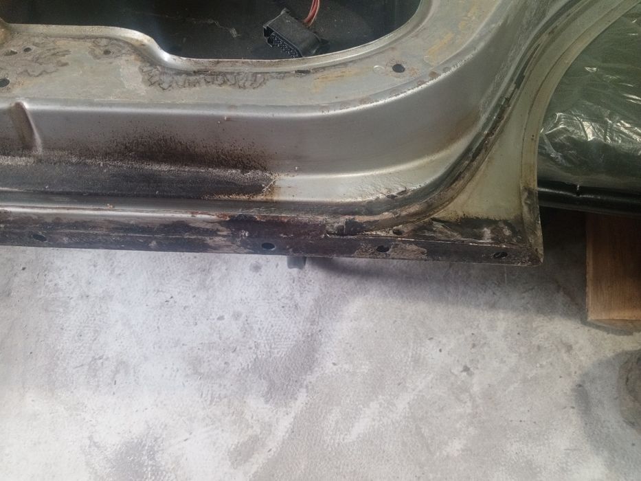 Продам двері на Мерседес w210 задні праві