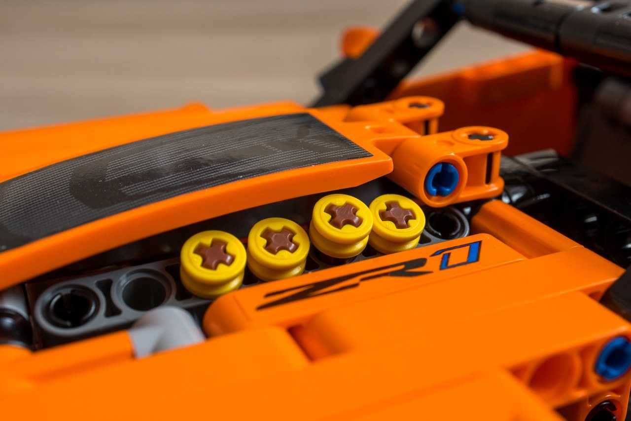 Конструктор LEGO Technic Chevrolet Corvette ZR1 42093