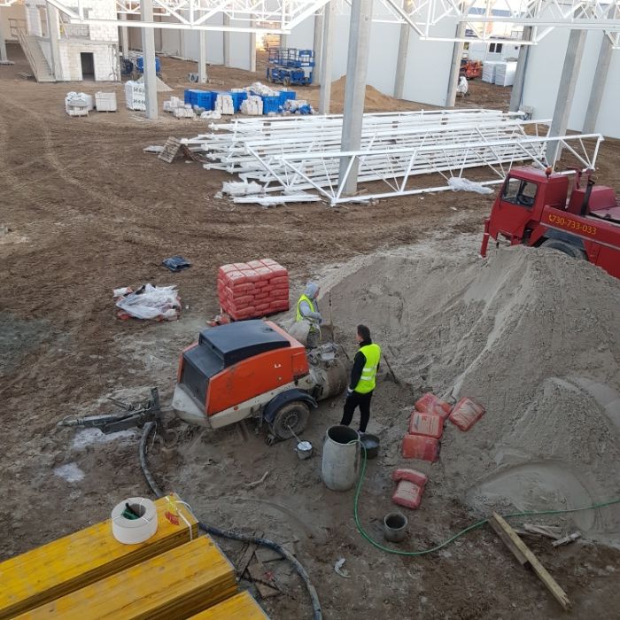 Posadzki wylewki betonowe mixokretem.Układanie styropianu.STYROBETON