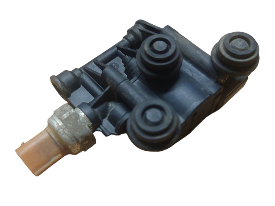 Блок клапанов пневмоподвески центральный Range Rover Sport разборка