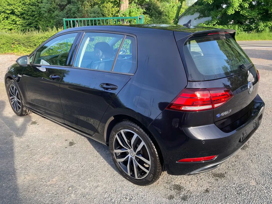 Volkswagen e-Golf      2019
