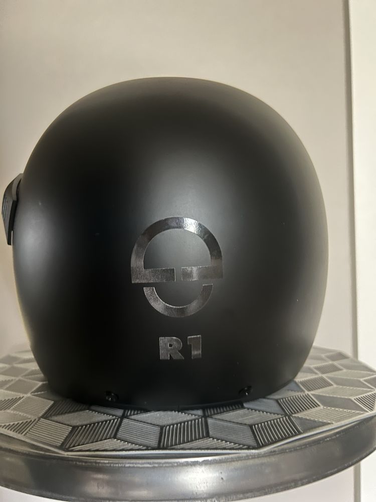 Kask motocyklowy, Schuberth R1 rozm M (58-59)