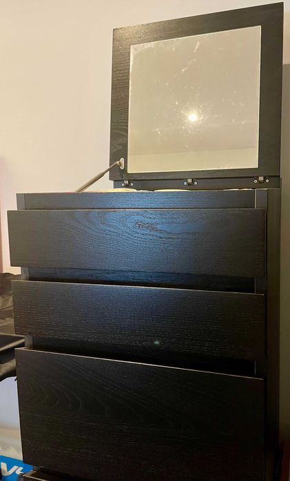 Cómoda Ikea Malm com 6 gavetas e espelho