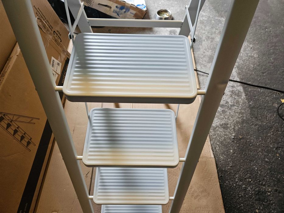 Drabina 5-stopniowa rozkładana metalowa 140cm biała