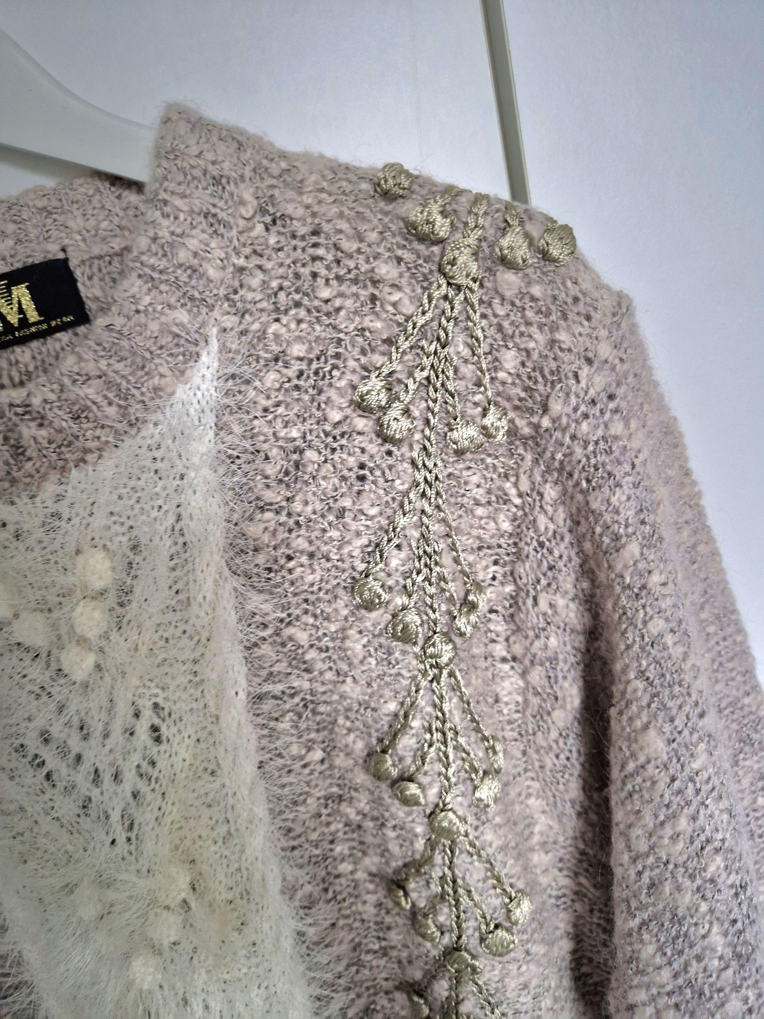 Elegancki, ponadczasowy sweter wykonany z wełny z kóz angorskich L/ XL