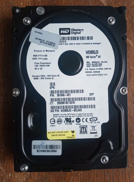 Жорсткий диск 80 gb. Має два потужних магніти.