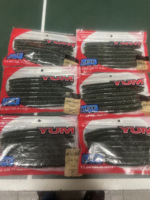 Amostras de pesca marca YUM modelo dinger 6” 15 cms