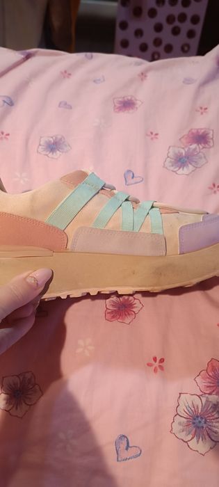 Damskie adidasy zamszowe