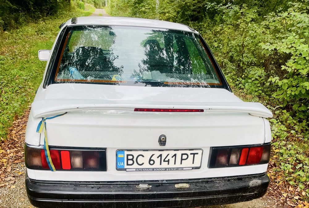 Продається автомобіль .