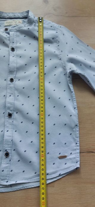 Koszula Zara 116 dł rękaw jasnoniebieska z drobnym wzorem stójką