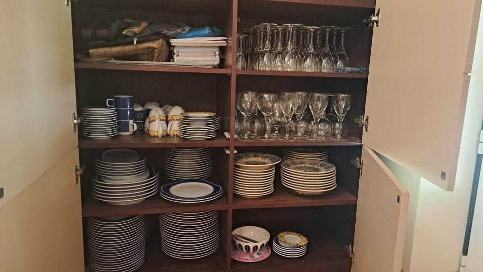 Mesas, cadeiras,armarios