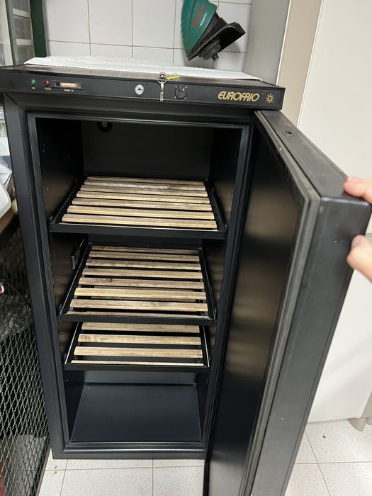 Arca de vinhos como nova