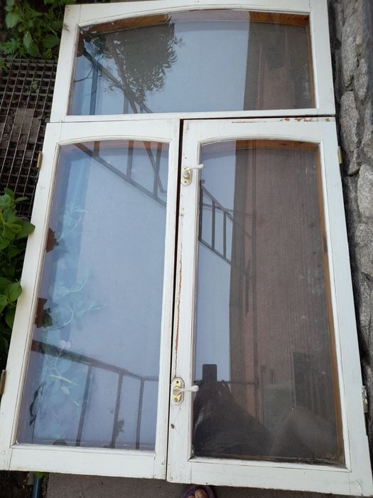 Окна деревянные в отличном состоянии .