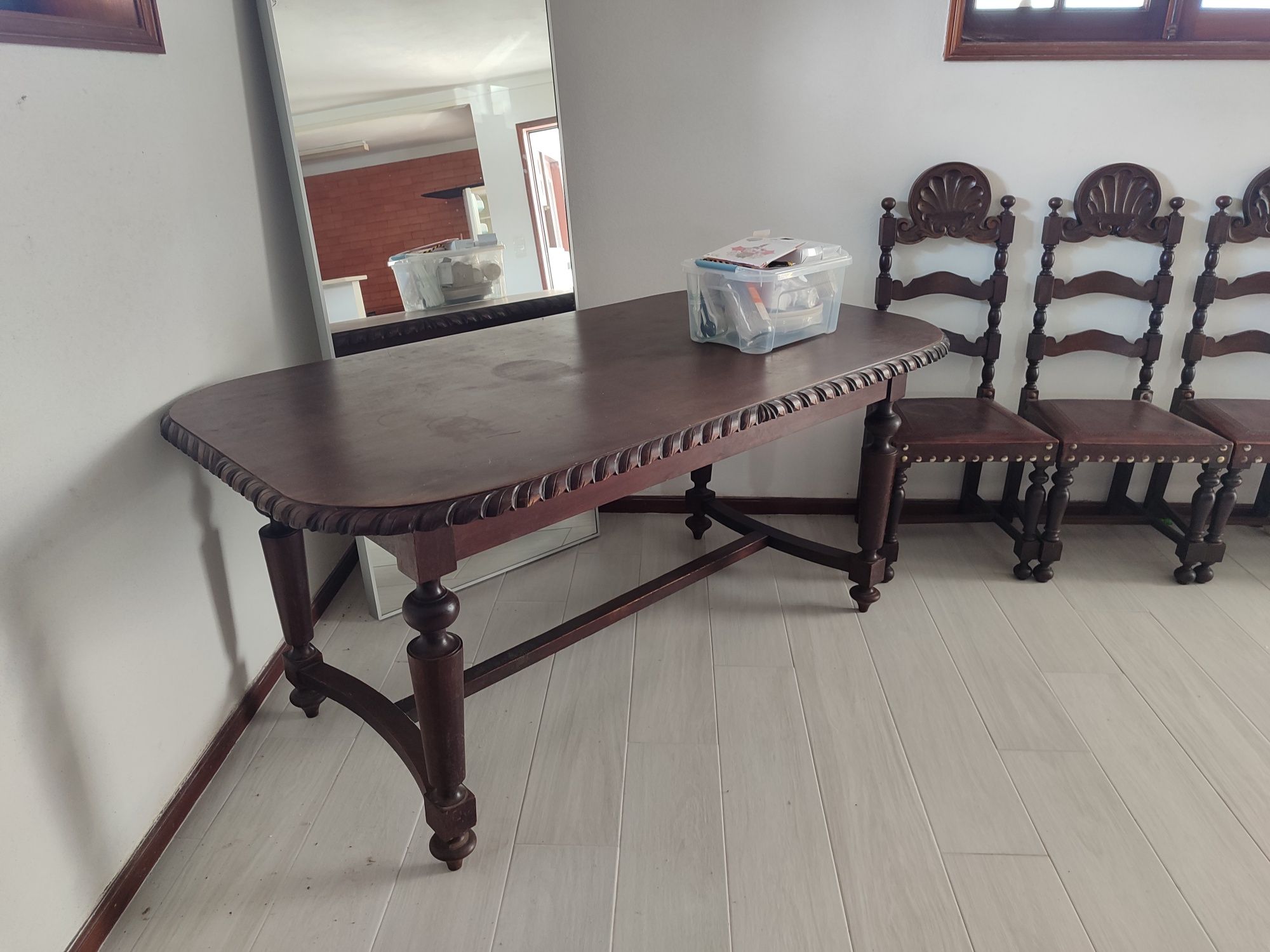 Mesa madeira Vintage com 6 cadeiras