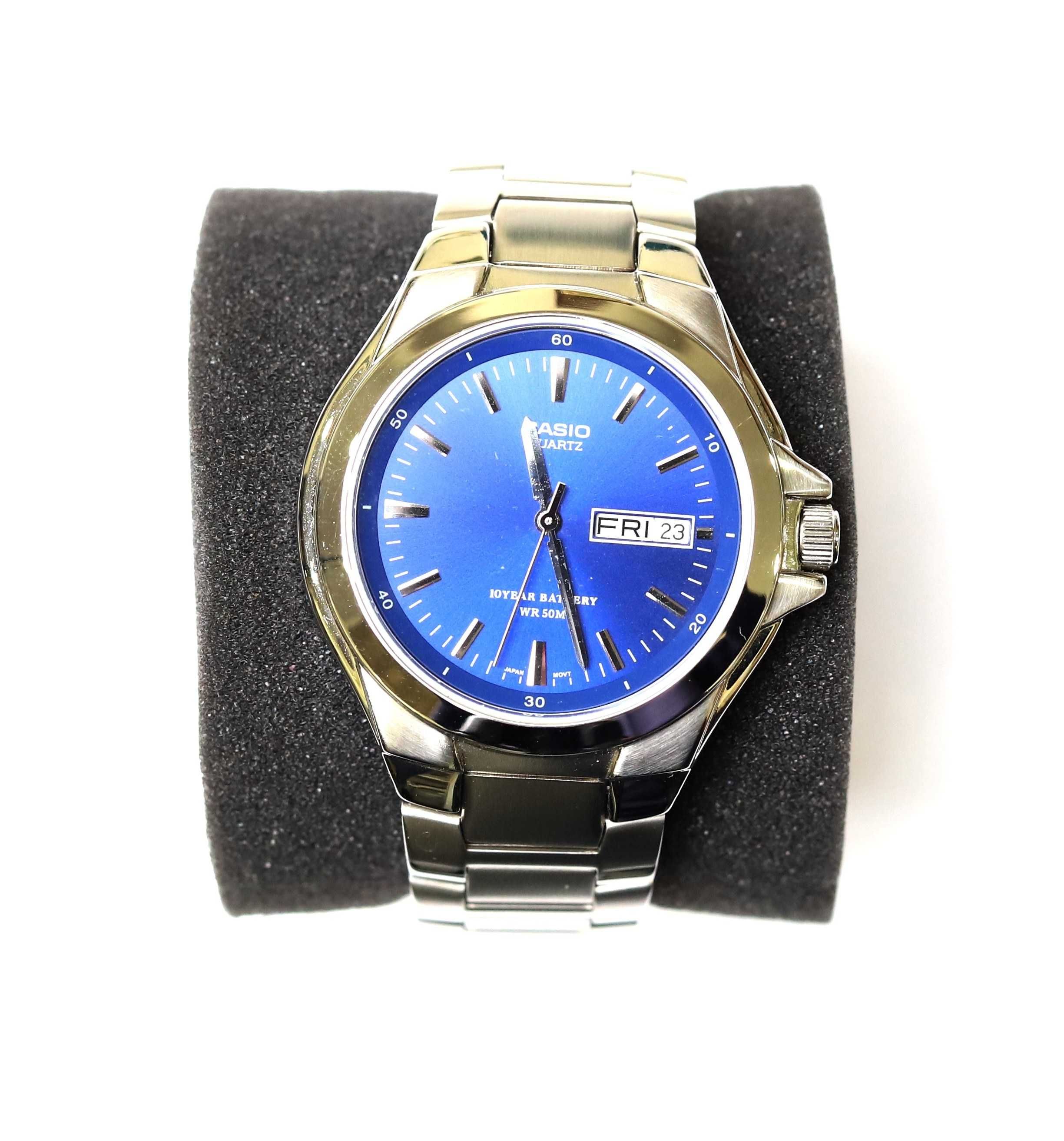 zegarek casio kwarcowy niebieska tarcza