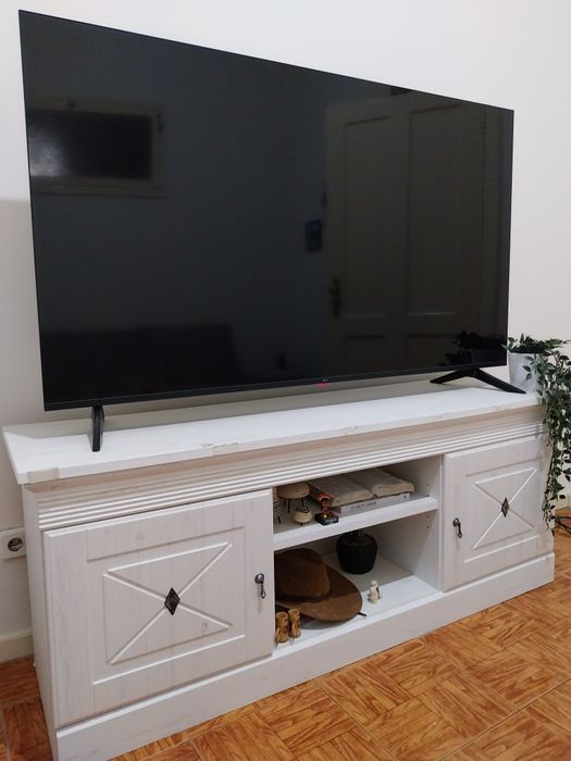 Rack branco para sala