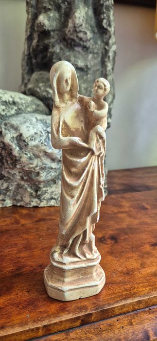 Stara sakralna rzeźba Matka Boska z dzieciątkiem Madonna antyk