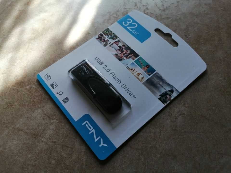 Pen USB PNY 32GB Attaché 4 USB2.0 - Preto