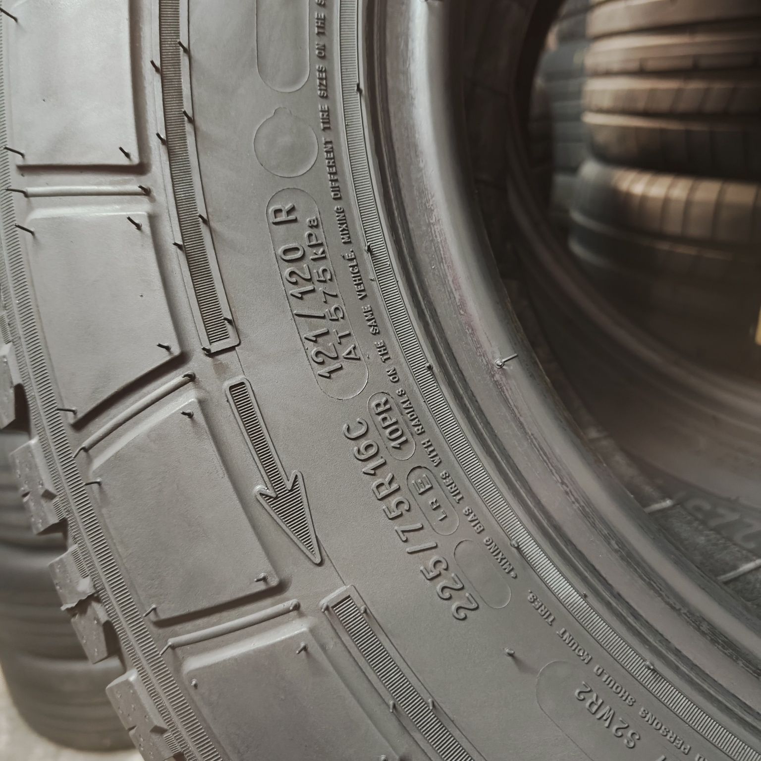 225/75/16 C Sprzedam parę opon całorocznych Michelin