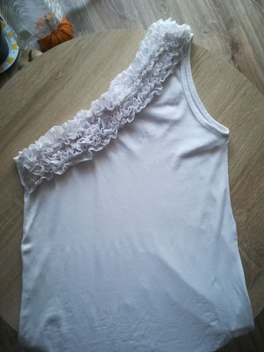 Top biały na jedno ramię